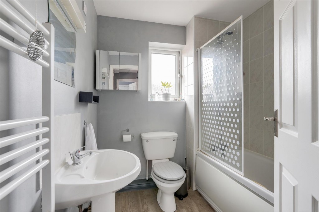 Stoppard Close, Ilkeston, Derbyshire, DE7 9JL