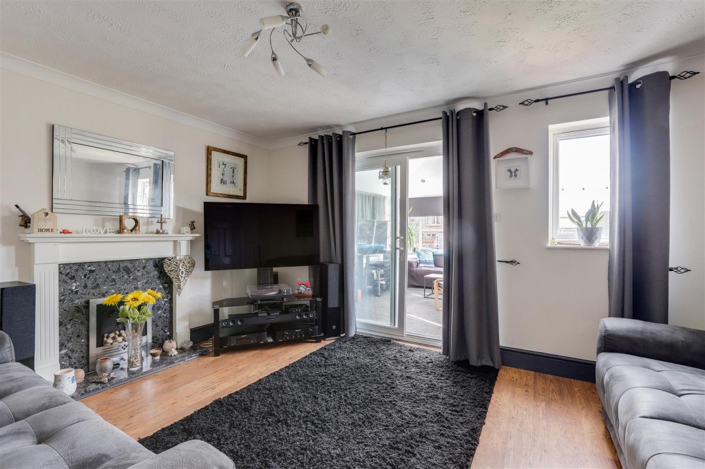 Stoppard Close, Ilkeston, Derbyshire, DE7 9JL