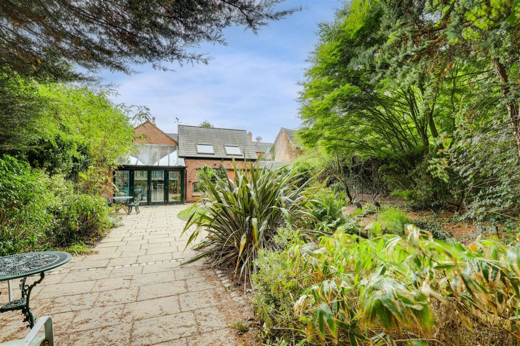 Nottingham Road, Burton Joyce, Nottinghamshire, NG14 7AP