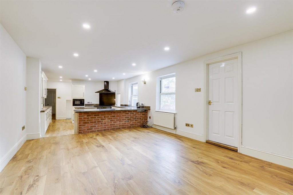 Nottingham Road, Burton Joyce, Nottinghamshire, NG14 7AP