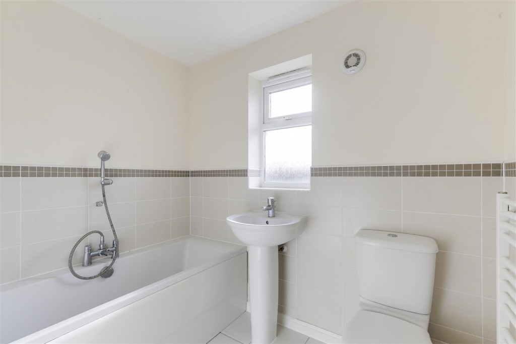 Kestrel Grove, Hucknall, Nottinghamshire, NG15 6UU