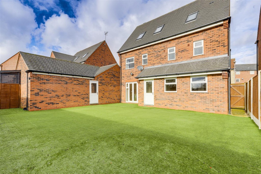 Kestrel Grove, Hucknall, Nottinghamshire, NG15 6UU
