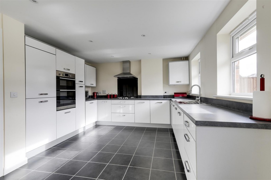 Kestrel Grove, Hucknall, Nottinghamshire, NG15 6UU