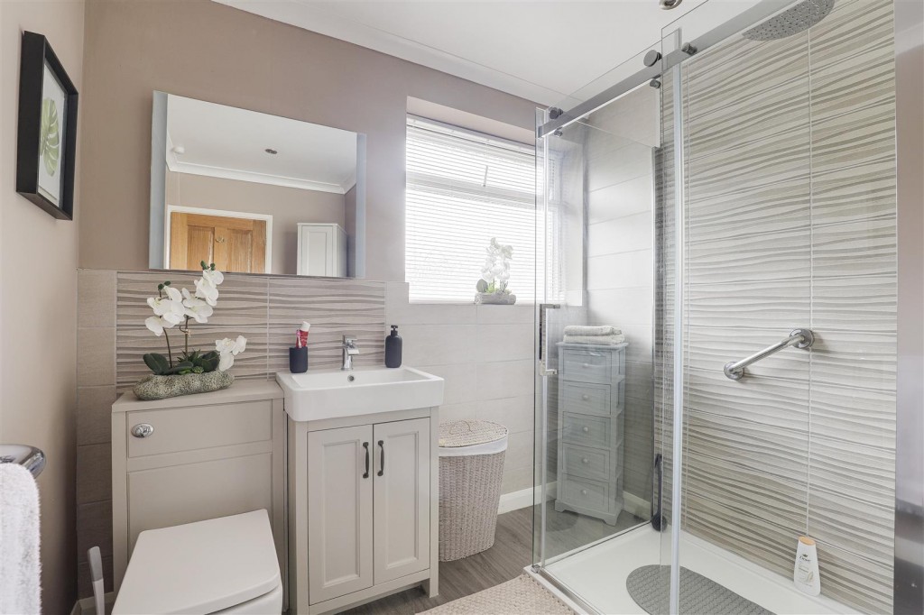 Cross Street, Arnold, Nottinghamshire, NG5 7BY