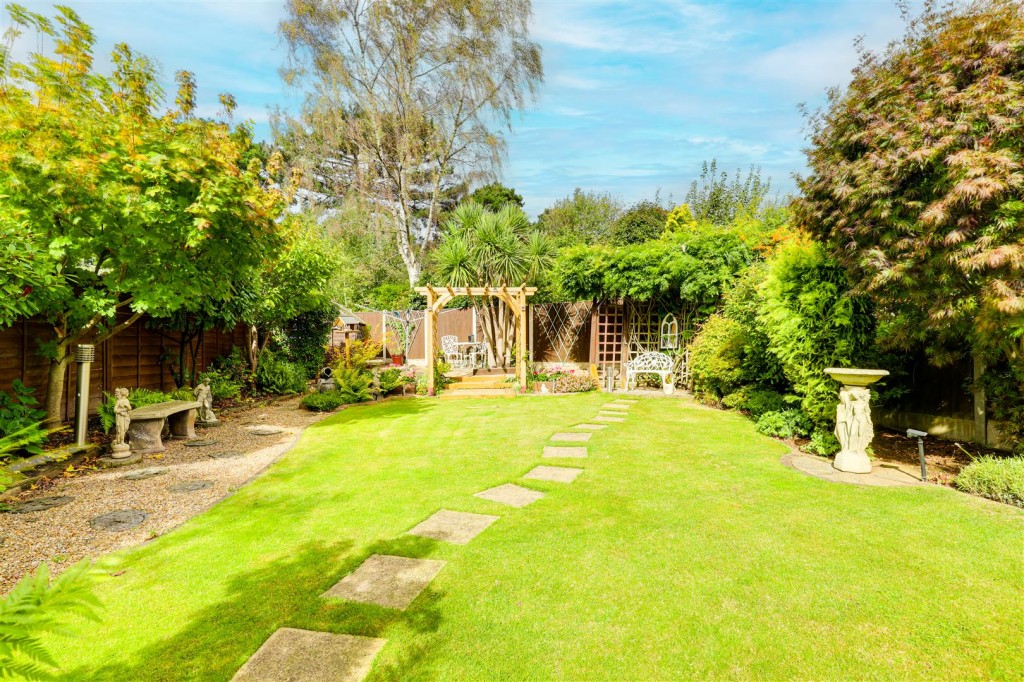 Cross Street, Arnold, Nottinghamshire, NG5 7BY