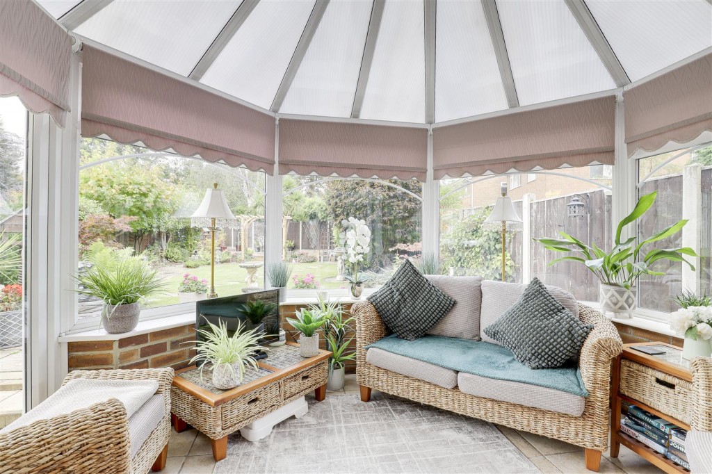 Cross Street, Arnold, Nottinghamshire, NG5 7BY