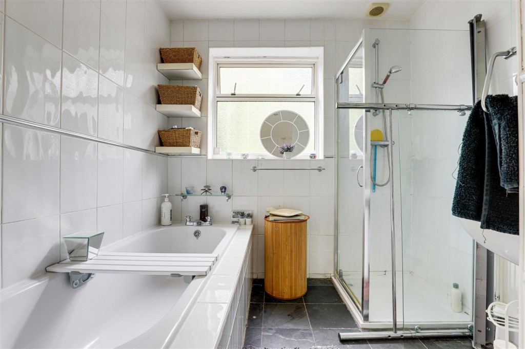 Palmer Crescent, Carlton, Nottinghamshire, NG4 1ER