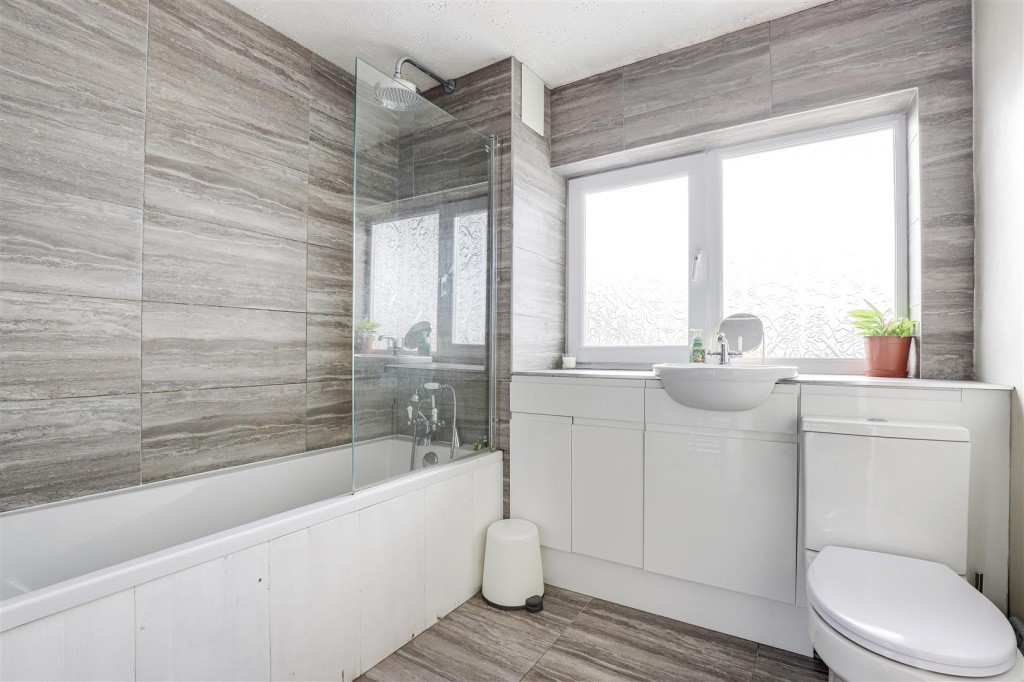 Mildenhall Crescent, Bestwood Park, Nottinghamshire, NG5 5RP