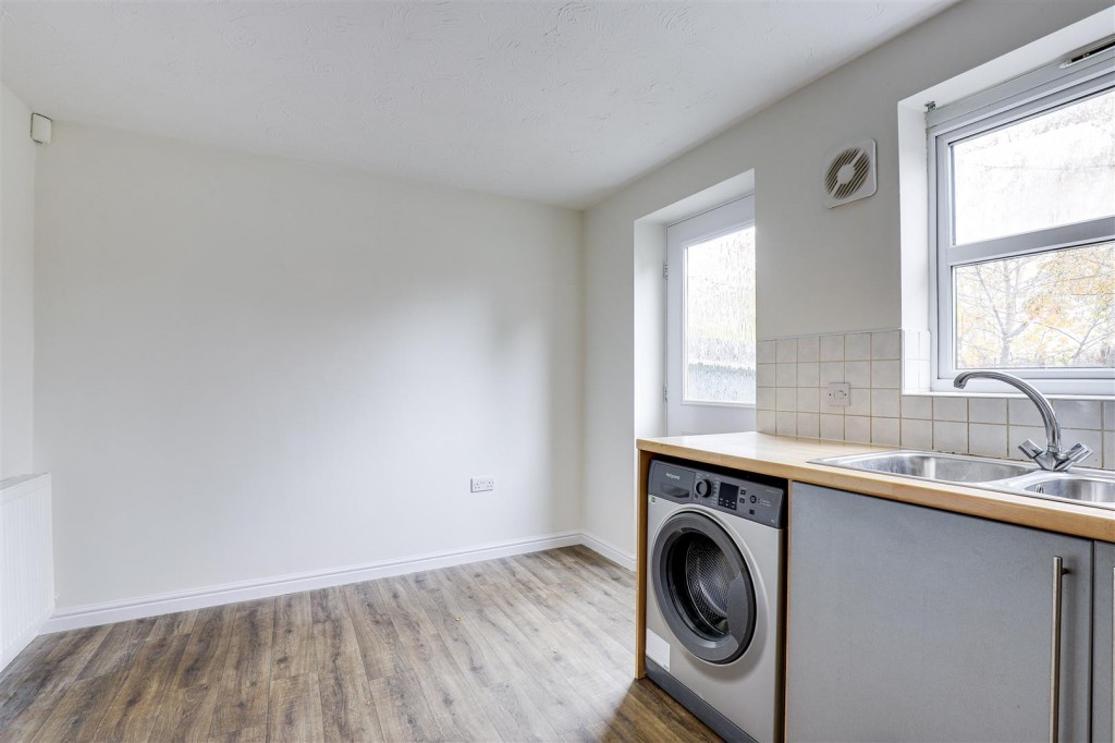 Emperor Close, Carrington, Nottinghamshire, NG5 1QR