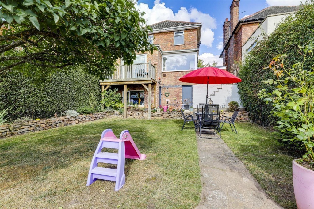 Onchan Drive, Carlton, Nottinghamshire, NG4 1DB