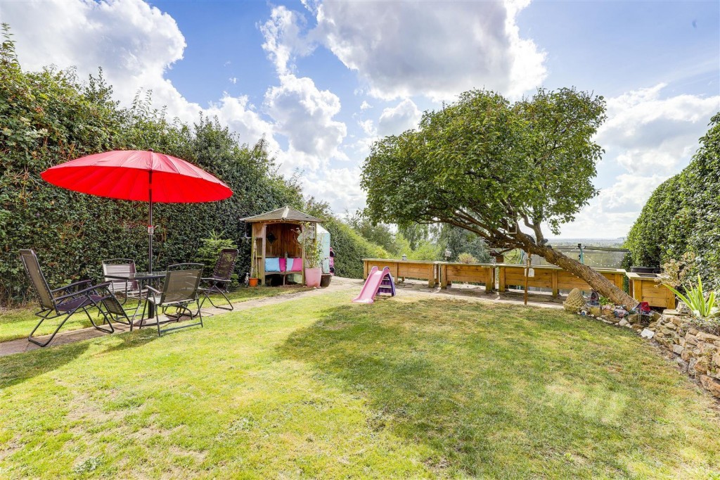 Onchan Drive, Carlton, Nottinghamshire, NG4 1DB