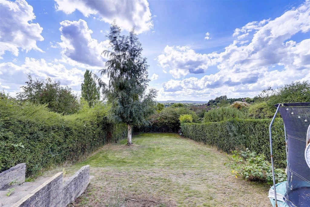 Onchan Drive, Carlton, Nottinghamshire, NG4 1DB