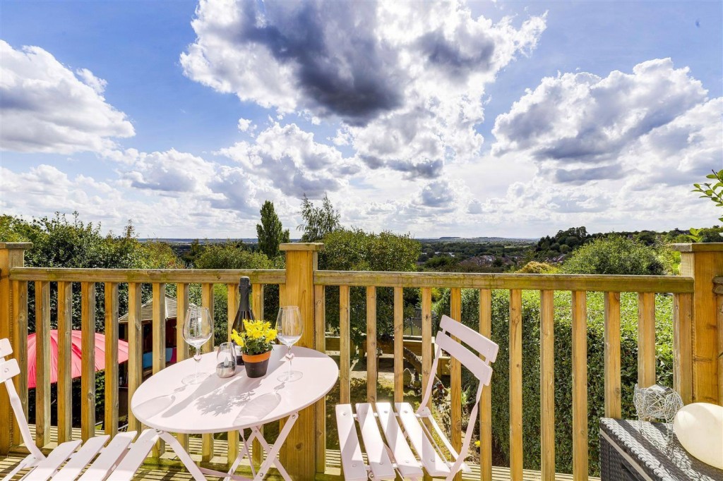 Onchan Drive, Carlton, Nottinghamshire, NG4 1DB