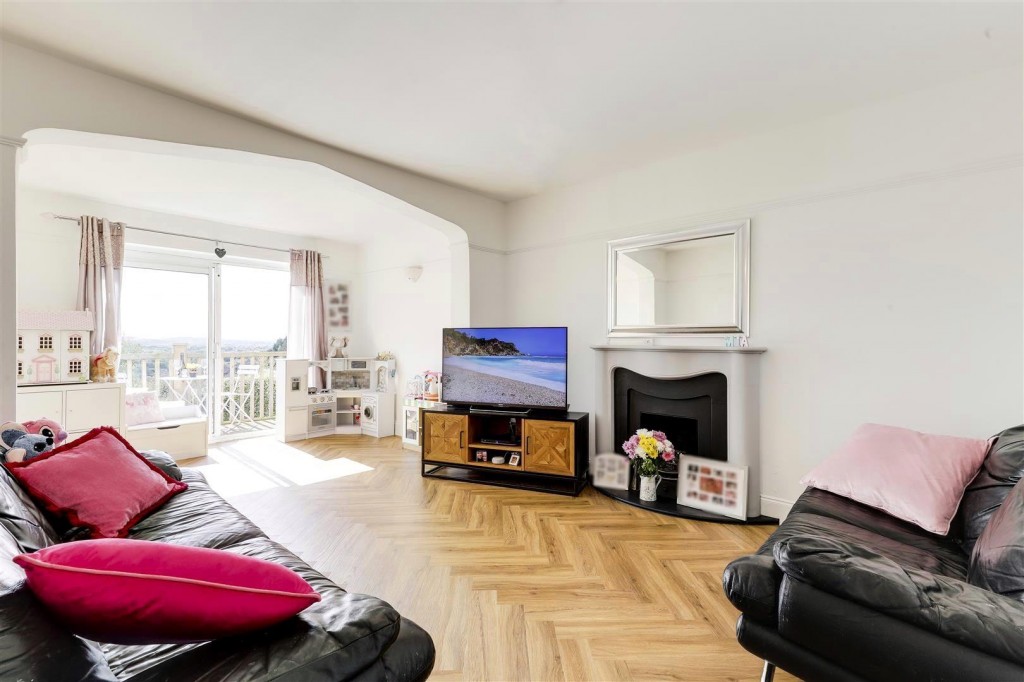 Onchan Drive, Carlton, Nottinghamshire, NG4 1DB