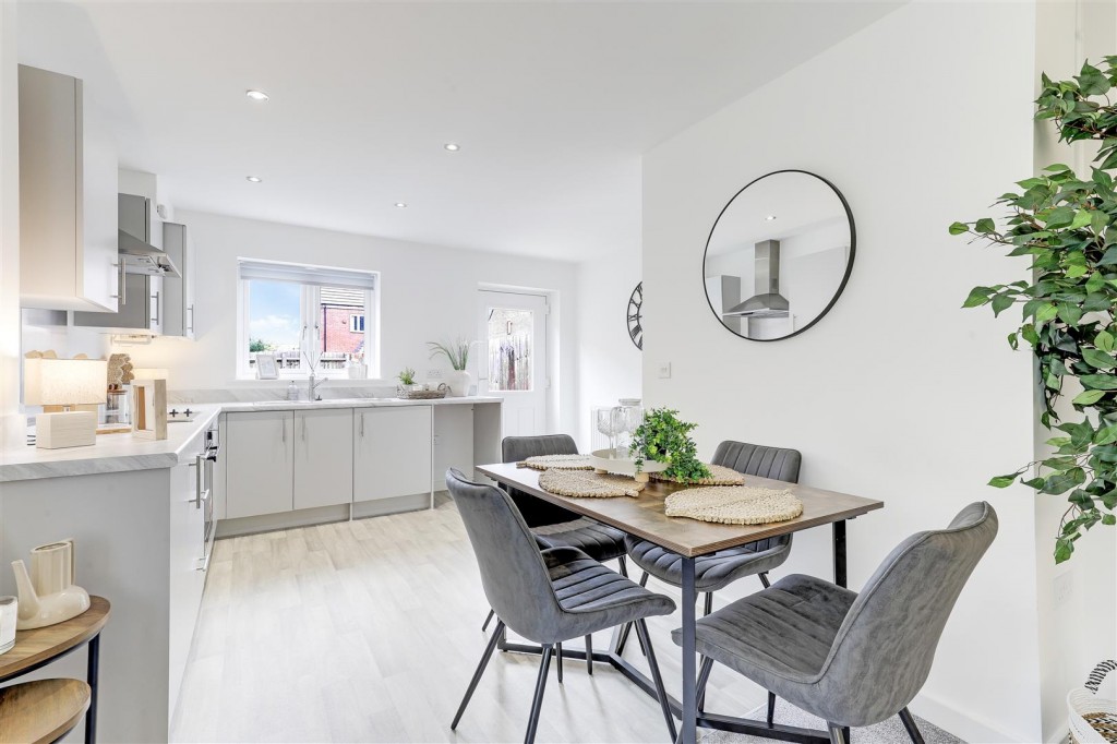 Mansfield Road, Redhill, Nottinghamshire, NG5 8JX