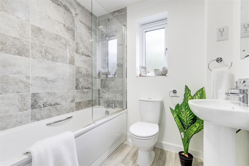 Mansfield Road, Redhill, Nottinghamshire, NG5 8JX