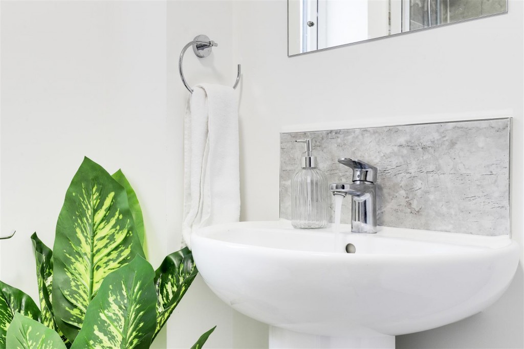 Mansfield Road, Redhill, Nottinghamshire, NG5 8JX