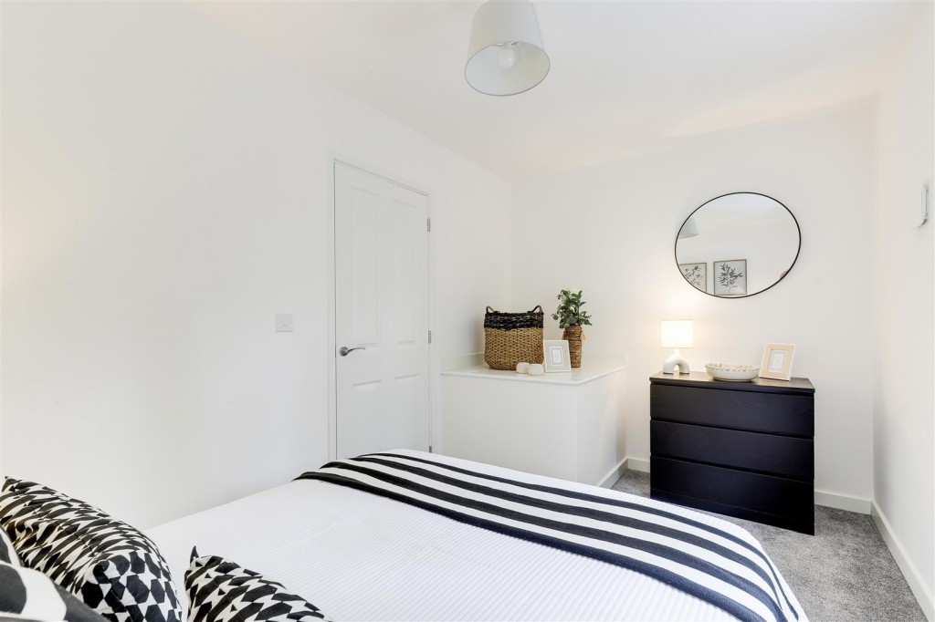 Mansfield Road, Redhill, Nottinghamshire, NG5 8JX