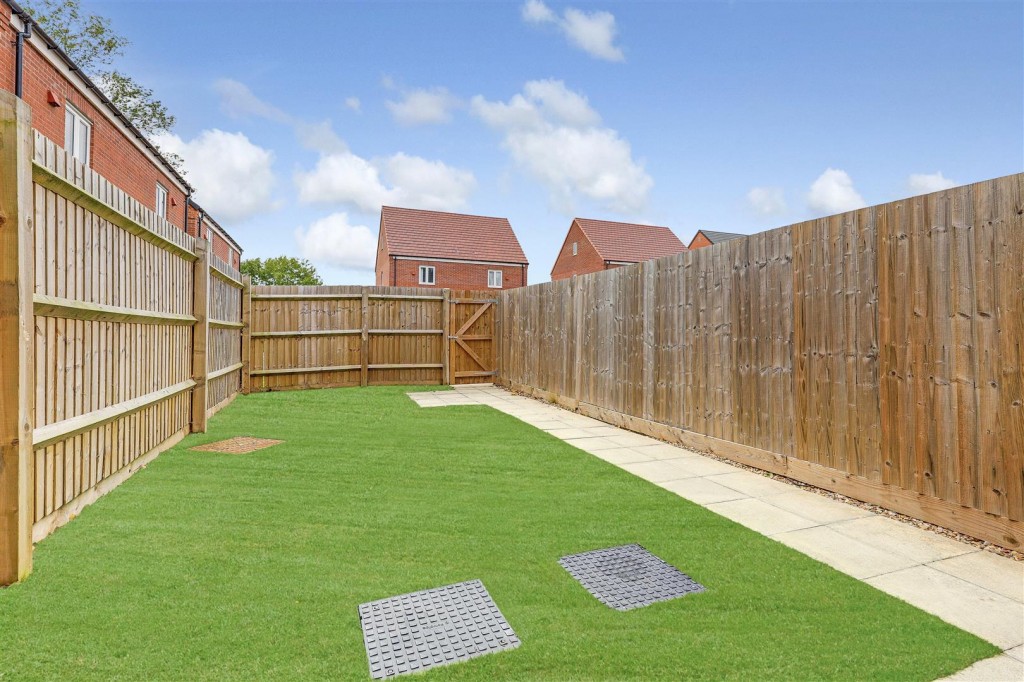 Mansfield Road, Redhill, Nottinghamshire, NG5 8JX