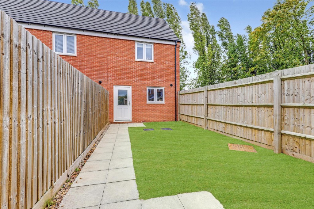 Mansfield Road, Redhill, Nottinghamshire, NG5 8JX