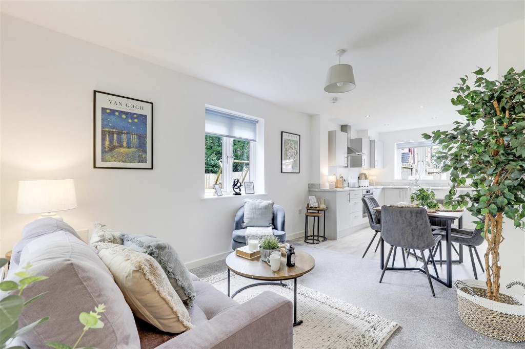 Mansfield Road, Redhill, Nottinghamshire, NG5 8JX