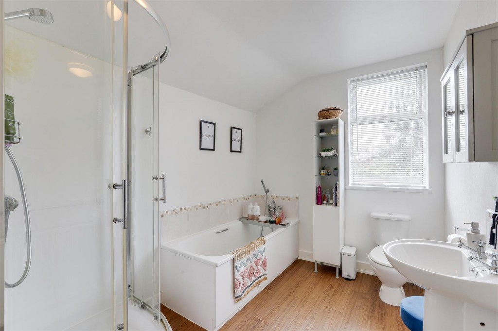 Mayfield Road, Carlton, Nottinghamshire, NG4 1JP