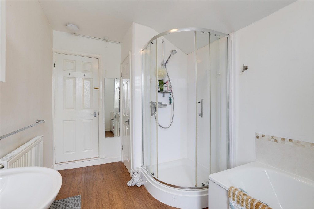 Mayfield Road, Carlton, Nottinghamshire, NG4 1JP