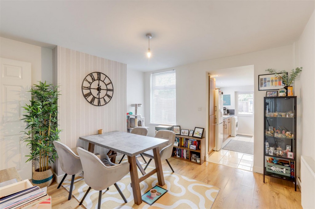 Mayfield Road, Carlton, Nottinghamshire, NG4 1JP