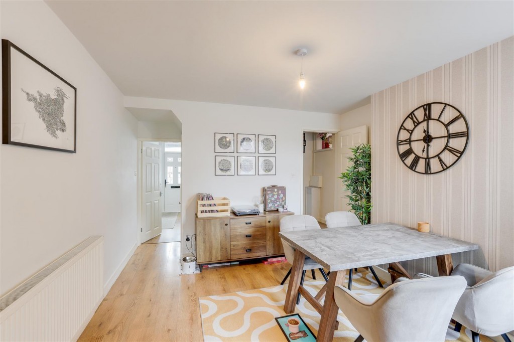 Mayfield Road, Carlton, Nottinghamshire, NG4 1JP