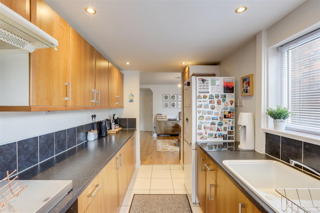 Mayfield Road, Carlton, Nottinghamshire, NG4 1JP