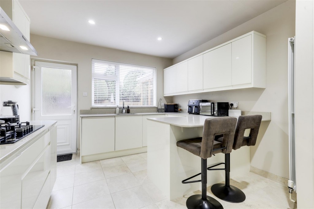 Longridge Road, Woodthorpe, Nottingham NG5 4LX