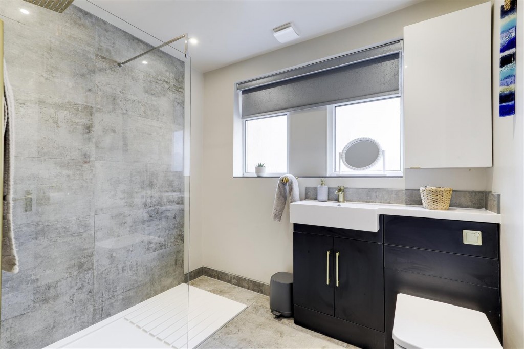 Longridge Road, Woodthorpe, Nottingham NG5 4LX