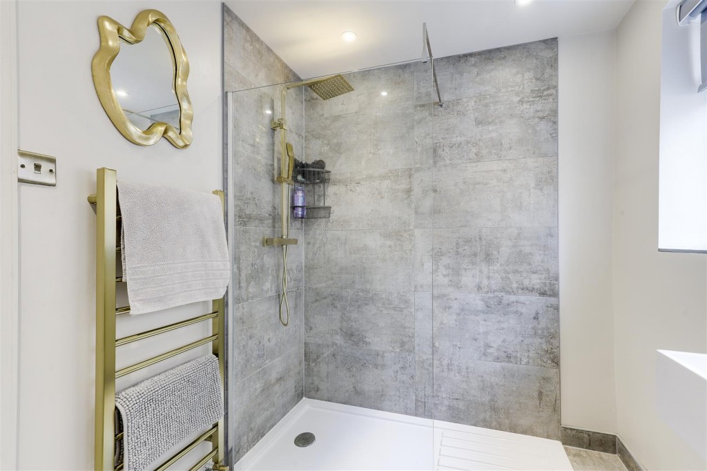 Longridge Road, Woodthorpe, Nottingham NG5 4LX