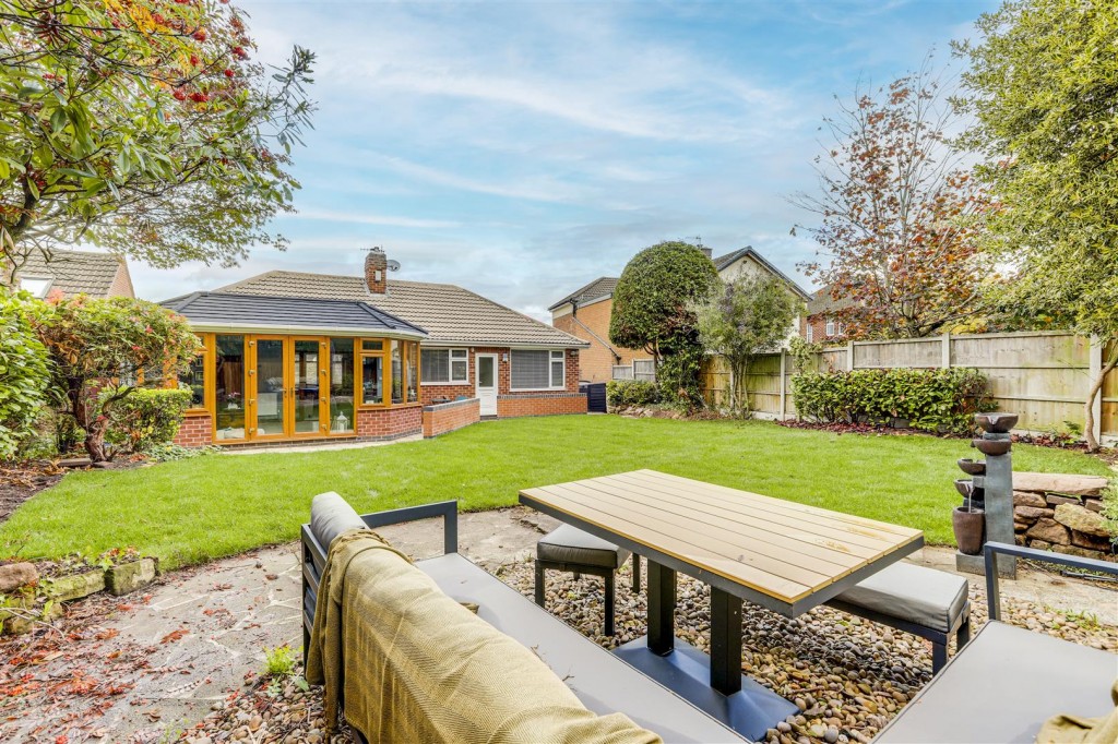 Longridge Road, Woodthorpe, Nottingham NG5 4LX