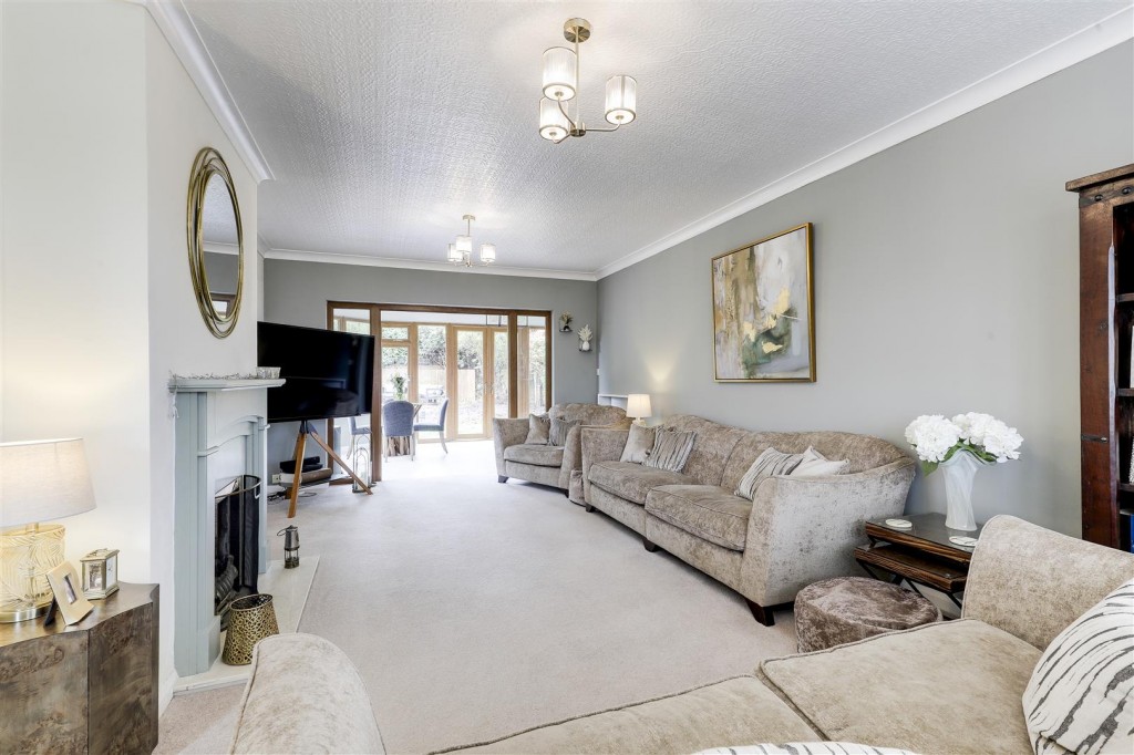 Longridge Road, Woodthorpe, Nottingham NG5 4LX