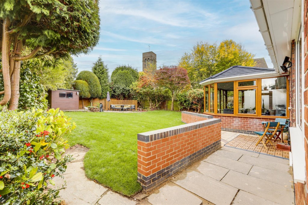 Longridge Road, Woodthorpe, Nottingham NG5 4LX