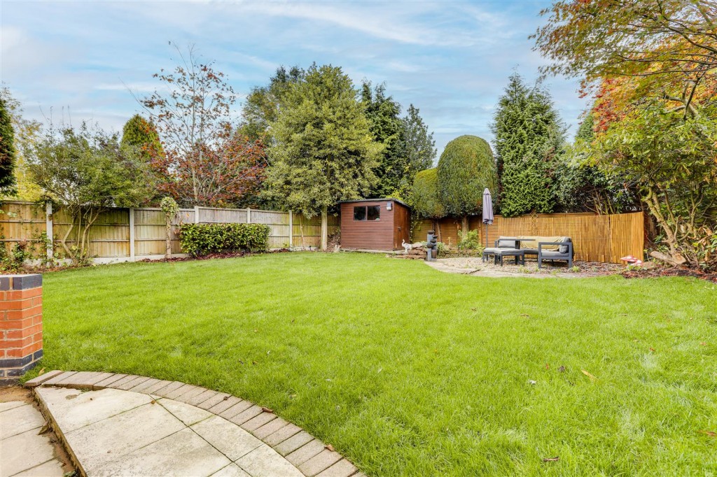 Longridge Road, Woodthorpe, Nottingham NG5 4LX