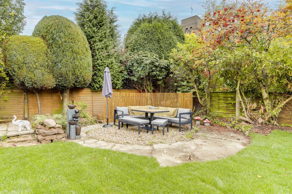 Longridge Road, Woodthorpe, Nottingham NG5 4LX