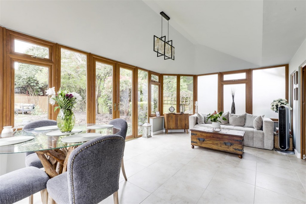 Longridge Road, Woodthorpe, Nottingham NG5 4LX