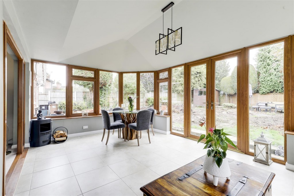 Longridge Road, Woodthorpe, Nottingham NG5 4LX