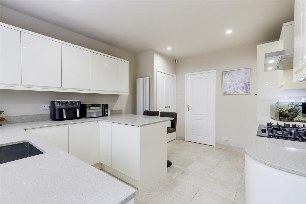 Longridge Road, Woodthorpe, Nottingham NG5 4LX