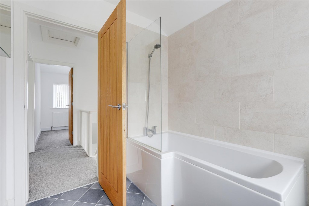 Papplewick Lane, Hucknall, Nottinghamshire, NG15 8EJ