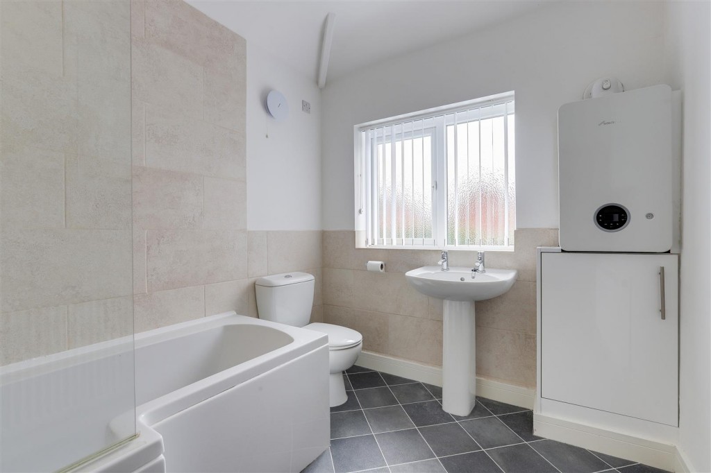 Papplewick Lane, Hucknall, Nottinghamshire, NG15 8EJ