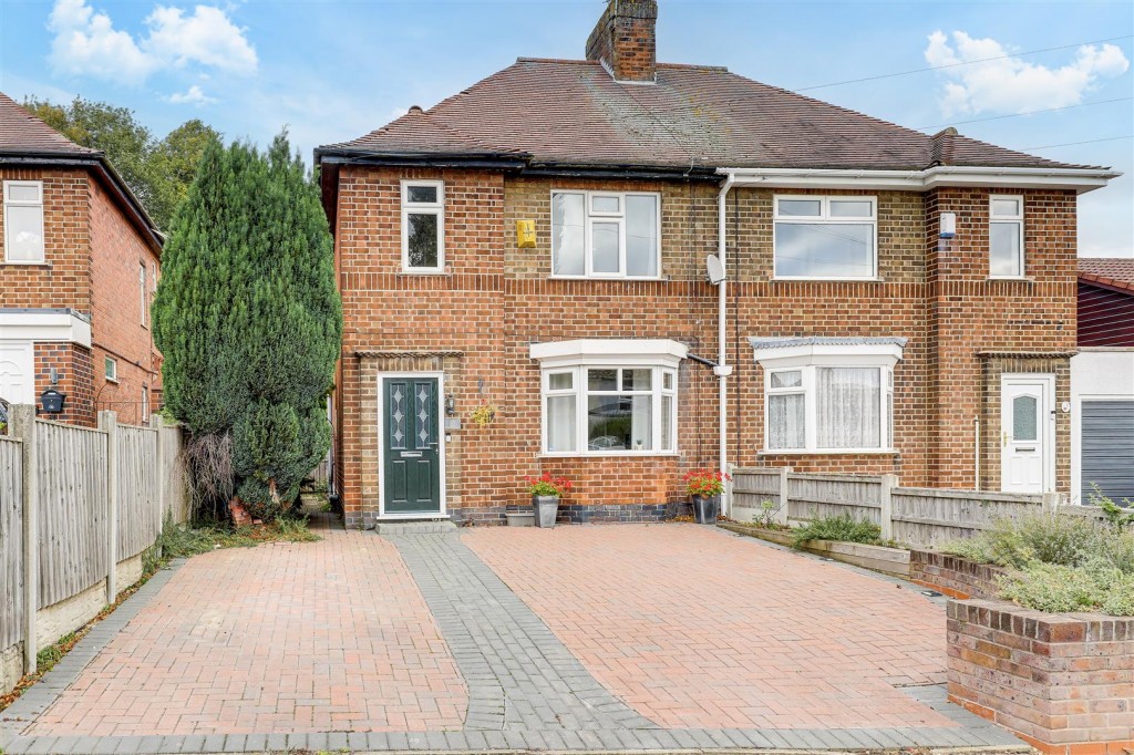 Rockside Gardens, Hucknall, Nottinghamshire, NG15 6PG