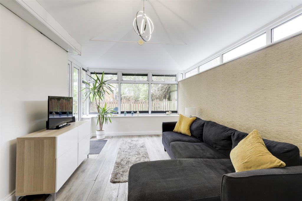 Rockside Gardens, Hucknall, Nottinghamshire, NG15 6PG