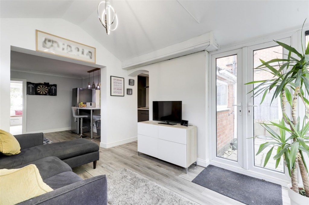 Rockside Gardens, Hucknall, Nottinghamshire, NG15 6PG