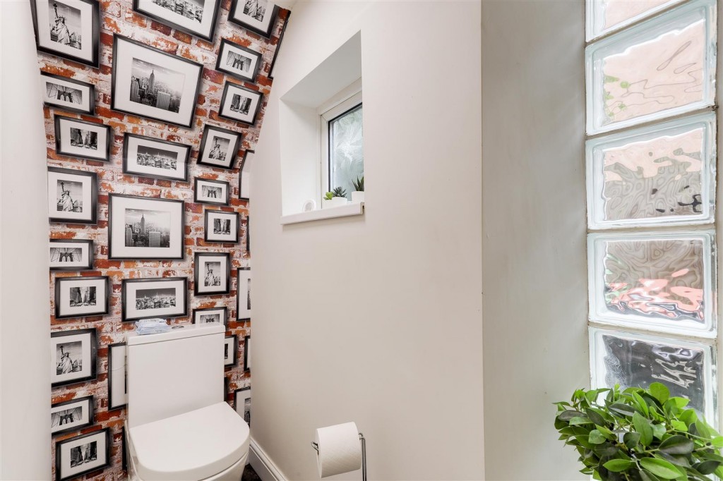 Rockside Gardens, Hucknall, Nottinghamshire, NG15 6PG