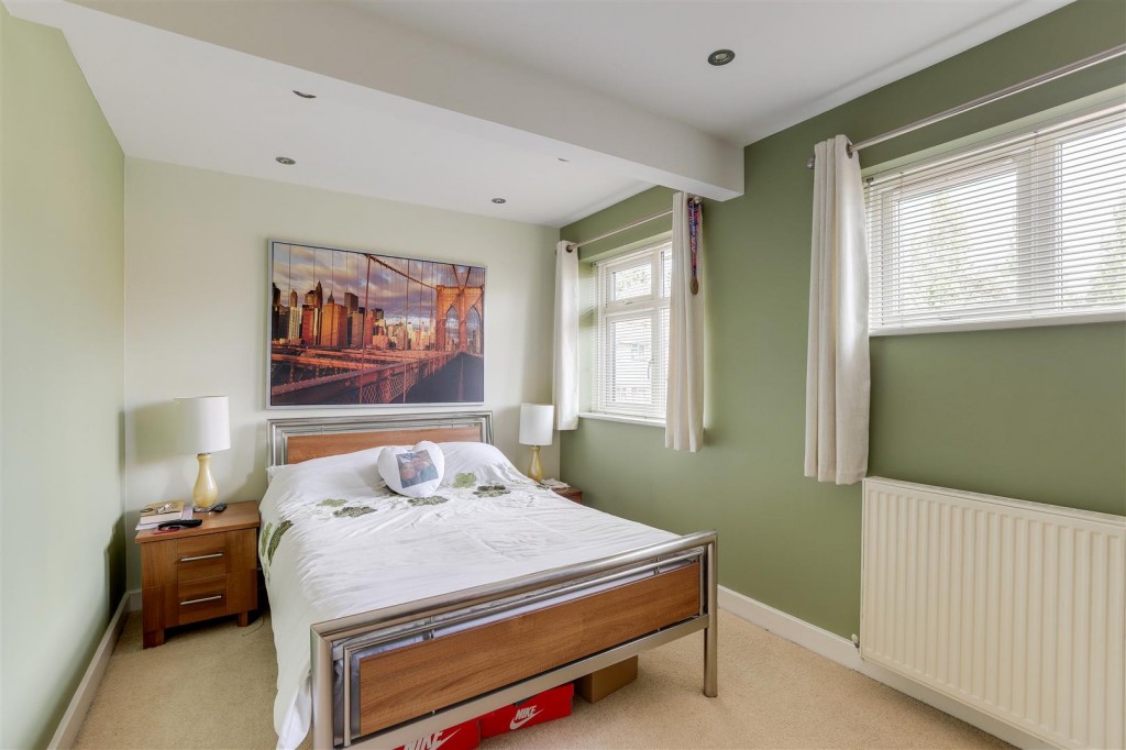 Fearnleigh Drive, Basford, Nottinghamshire, NG6 0JH