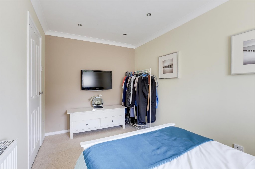 Fearnleigh Drive, Basford, Nottinghamshire, NG6 0JH