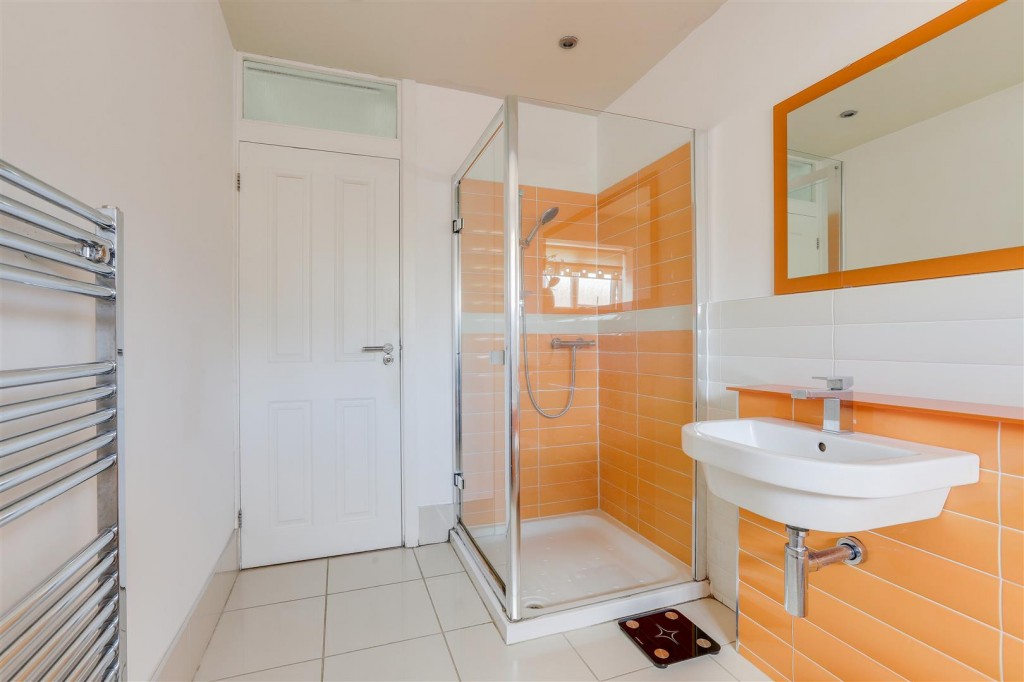 Fearnleigh Drive, Basford, Nottinghamshire, NG6 0JH